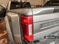 2022 Ford Super Duty F-450 DRW Platinum 4WD Crew Cab 8' Box