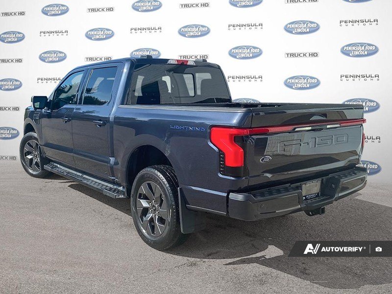 2022 Ford F-150 Lightning LARIAT 4WD SuperCrew 5.5' Box