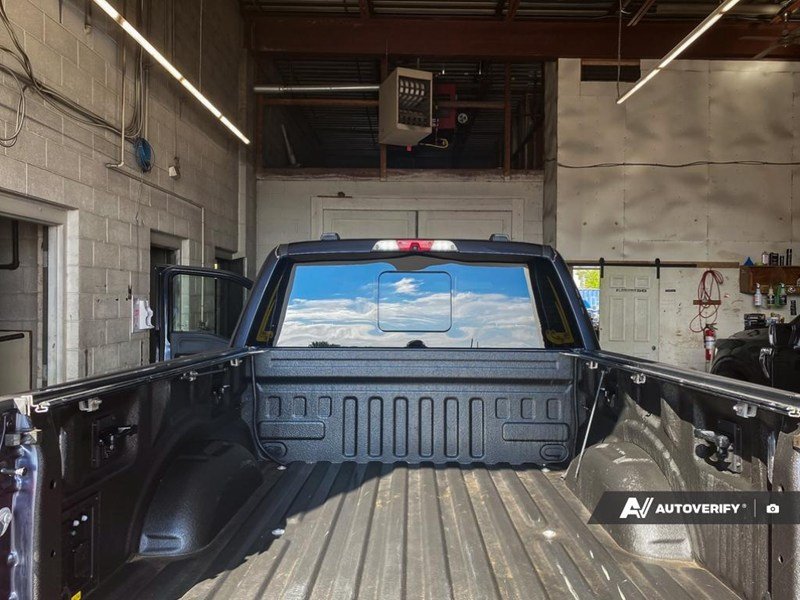 2022 Ford F-150 Lightning LARIAT 4WD SuperCrew 5.5' Box