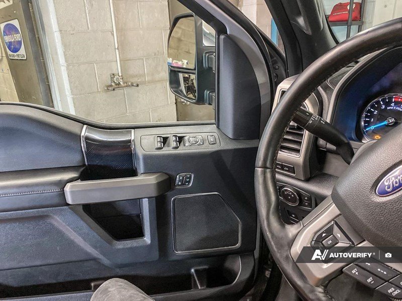2022 Ford Super Duty F-450 DRW Platinum 4WD Crew Cab 8' Box