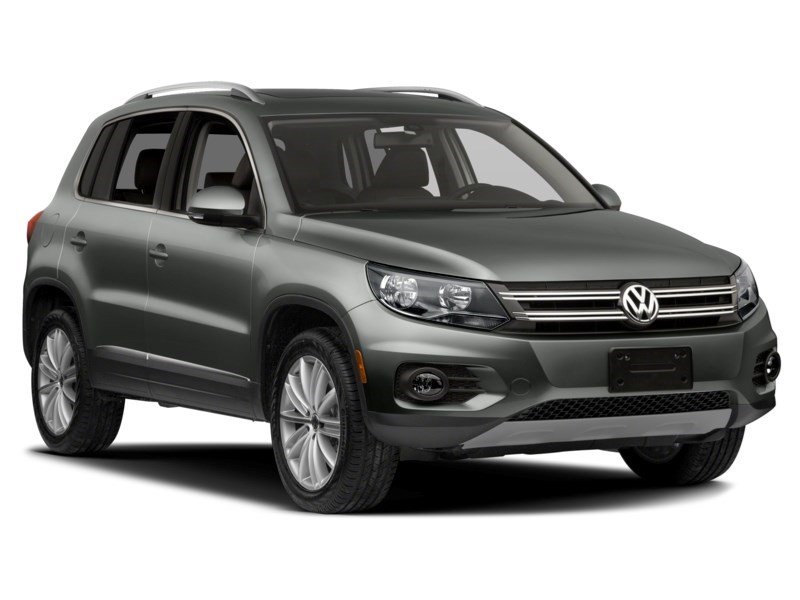 2017 Volkswagen Tiguan 4MOTION 4dr Wolfsburg Edition Exterior Shot 9