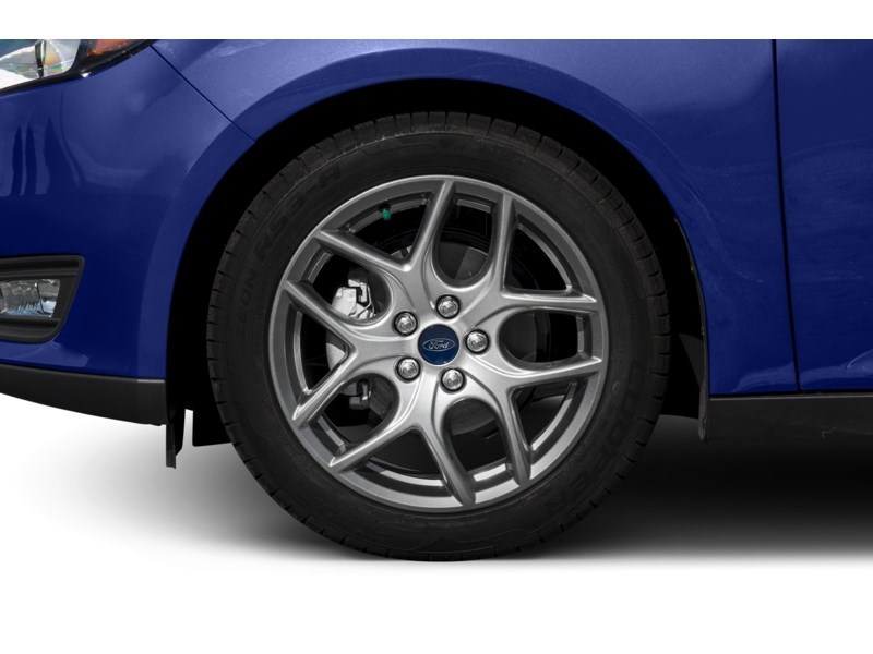 2015 Ford Focus 5dr HB SE Exterior Shot 5