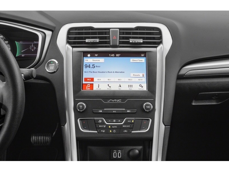 2019 Ford Fusion SE Interior Shot 2