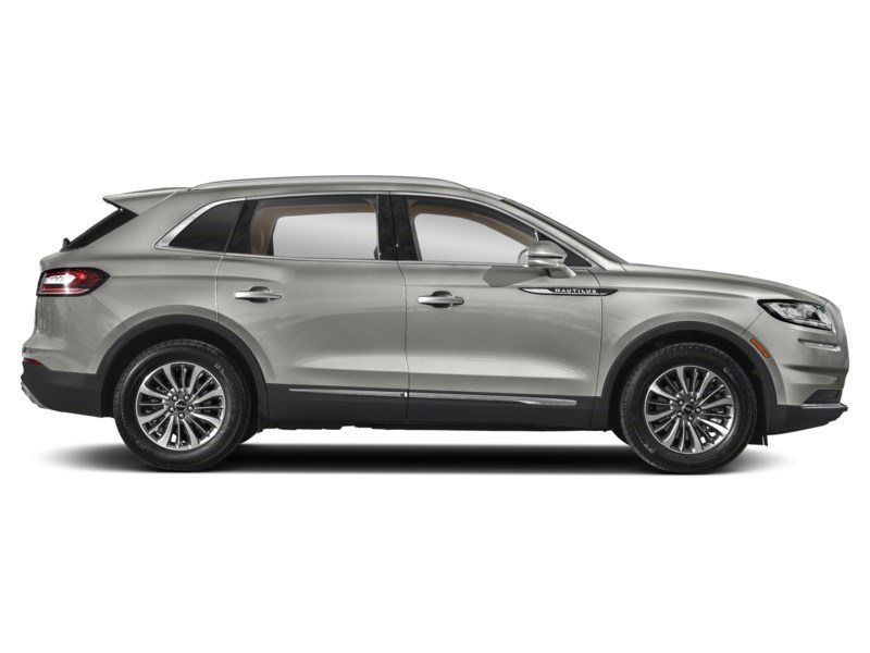 2022 Lincoln Nautilus Reserve AWD Exterior Shot 10